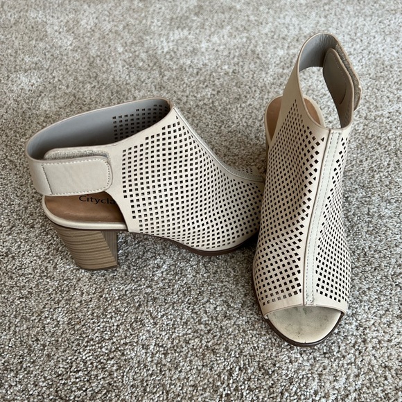✅ 3 for $30 SALE Peep toe booties. Gently worn. - Picture 2 of 4